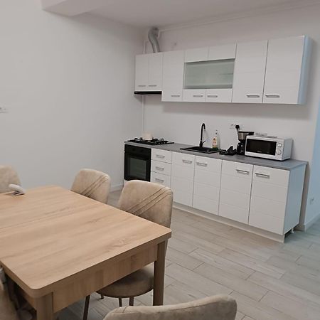 Apartament 2 Camere, Bloc Nou, Langa Promenada Moll, Capacitate 4 Persoane Крайова Екстериор снимка