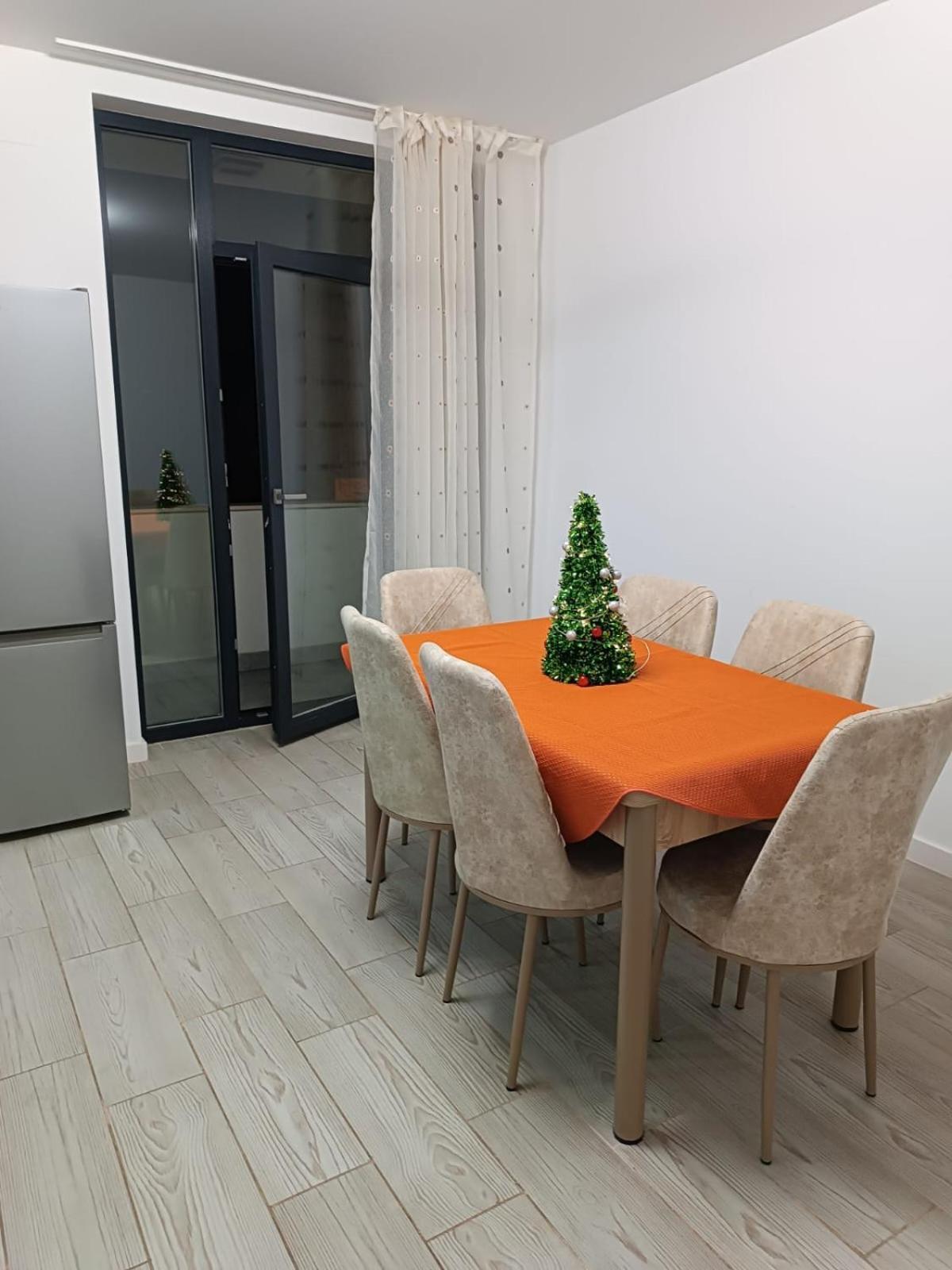 Apartament 2 Camere, Bloc Nou, Langa Promenada Moll, Capacitate 4 Persoane Крайова Екстериор снимка