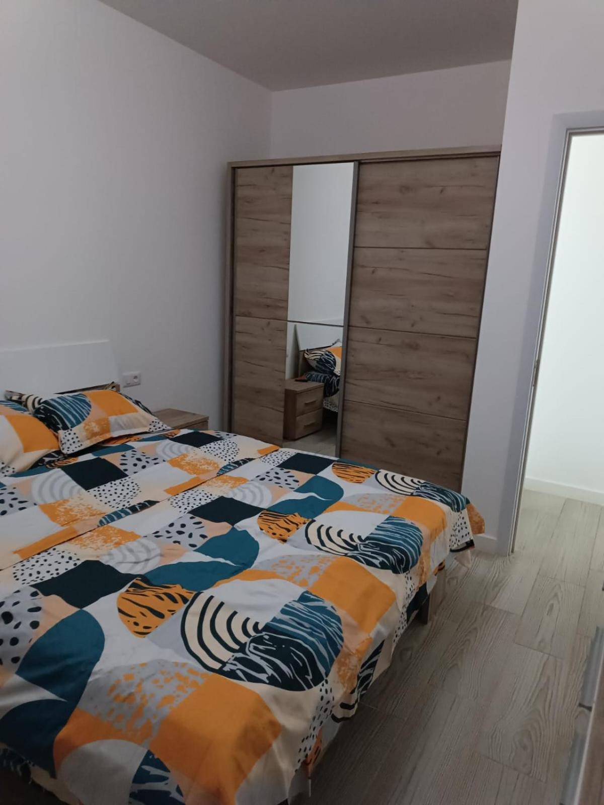 Apartament 2 Camere, Bloc Nou, Langa Promenada Moll, Capacitate 4 Persoane Крайова Екстериор снимка